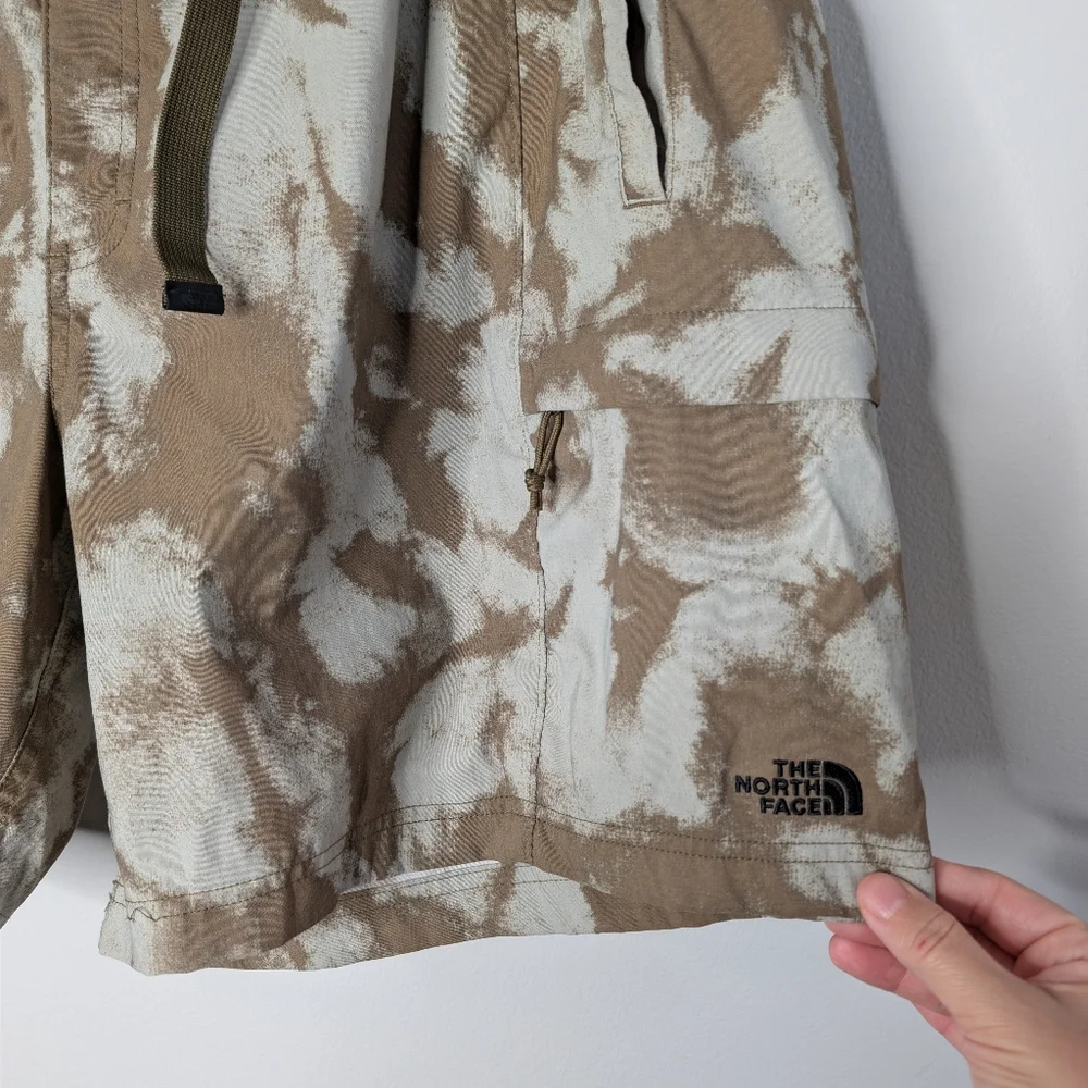 The North Face Men's Belted Nylon Cargo Shorts - Picture 4 of 7